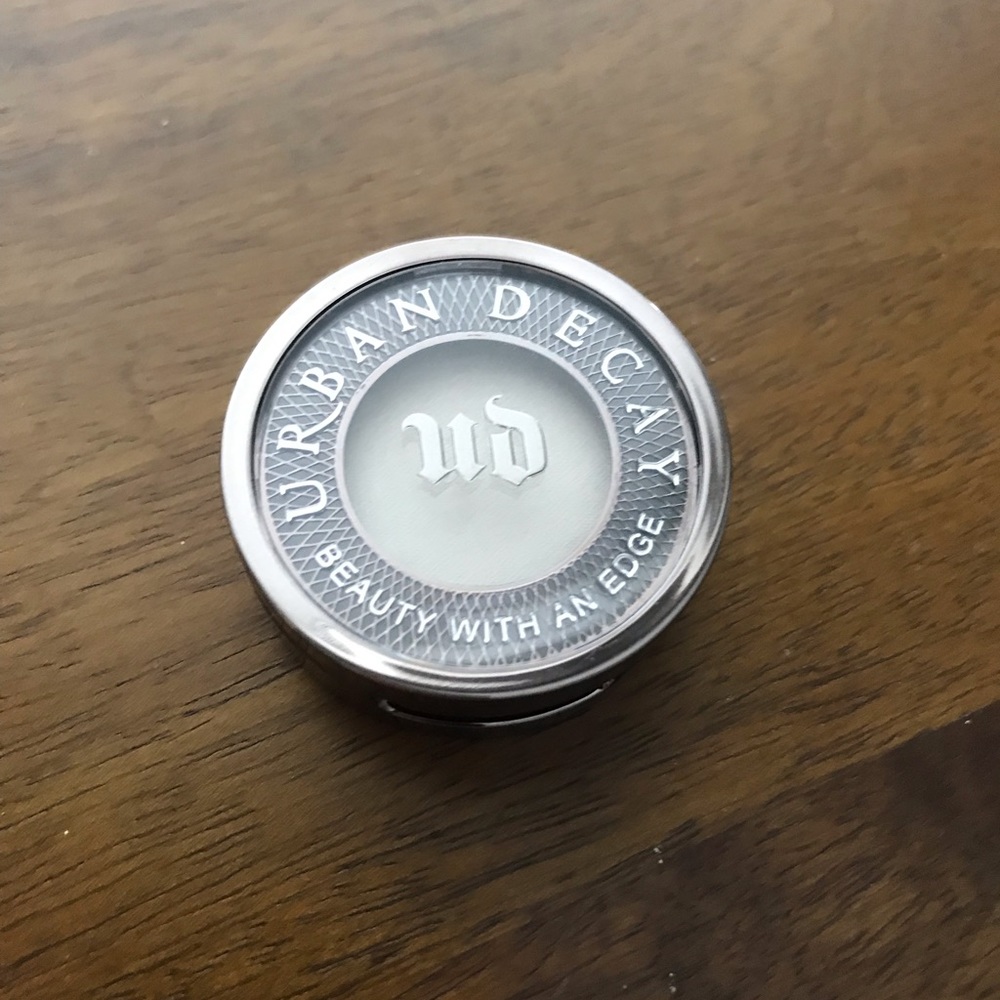 Urban decay eyeshadow “Zephyr”